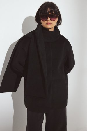 NA-KD Kort kappa med scarfdetalj - Kappor - Svart - EU 44