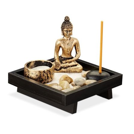 Zen-puutarha Buddhan kanssa