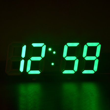 1 stk hvit grønn ramme, LED digital veggklokke, justerbar lysstyrke