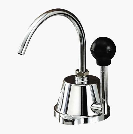 Vattenkran med handpump