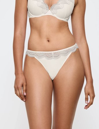 Triumph Triumph Comfort Glam String - Cream - 42