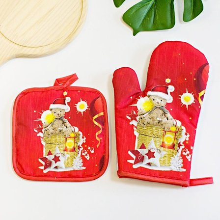 Oven gloves in Christmas style