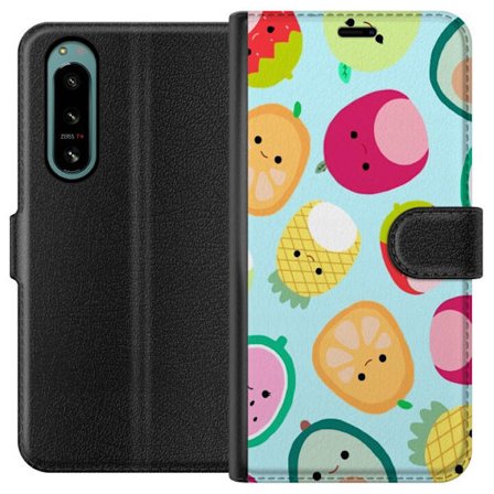 Kompatibelt Lommeboketui til Sony Xperia 5 IV Mønster av kawaii-frukter som jordbær sitron ananas og avocado på lyseblå bakgrunn