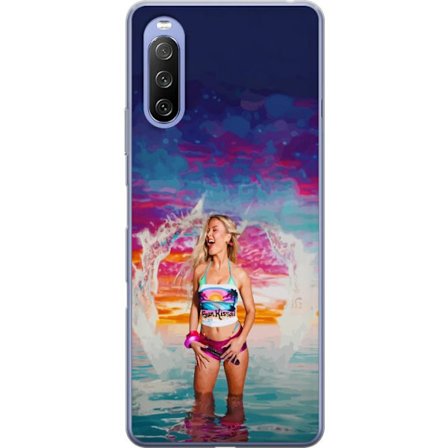 Yhteensopiva Puhelinkuori Sony Xperia 10 III Vaalea nainen kirjavia rantavaatteita pelaa meressä auringonlaskun aikaan