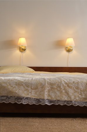 Jotex - LASSE 2-pakke vegglampe i messing Lin beige/messing - Kjøp Vegglamper hos Jotex