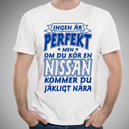 Nissan Bil Bomull T-shirt - Ingen Är Perfekt Men Kör Nissan... Xxl