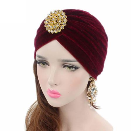 Lyxig Turban I Sammet Och Stor Brosch Diamanter Strass Mössa Red One Size