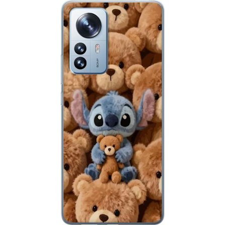 Kompatibelt Mobildeksel til Xiaomi 12 Pro Stitch omgitt av brune teddybjørner med en liten teddybjørn i fanget i en søt og koselig kawaii-design