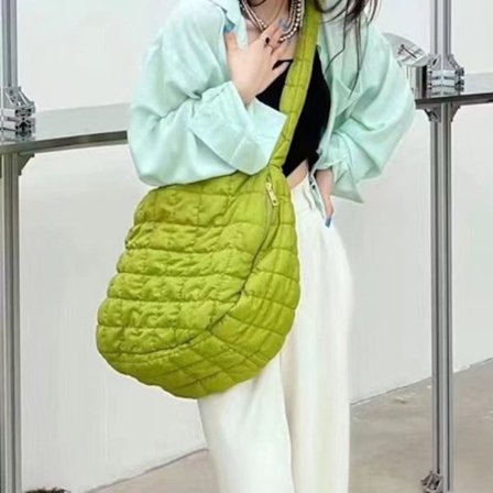 Mordely Plisserad Cloud Bag Axelväska GRÖN