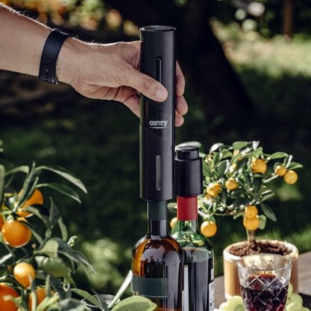 Elektrisk vinöppnare med vakuumstoppare, folieskärare och hällpip