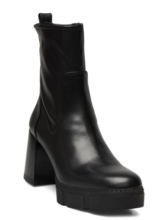 Kinton_F23_Mar Black UNISA