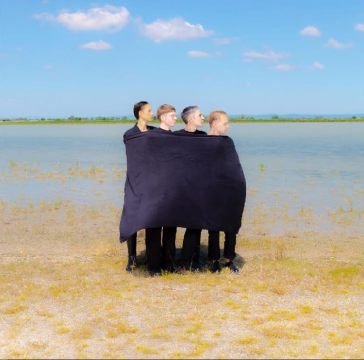 Don't play with the rich kids JA PANIK