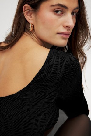 NA-KD Slanted Structure Top - Toppe med åben ryg - Sort - M