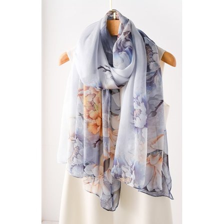 Blågrå, damhalsduk, lätt och tunn sjal, som present till familjen