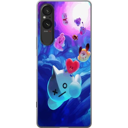Sony Xperia 10 VI Gjennomsiktig deksel BT21-karakterene svever gjennom et magiskt blått univers fylt med virvlende lys, energi og farger i en drømme