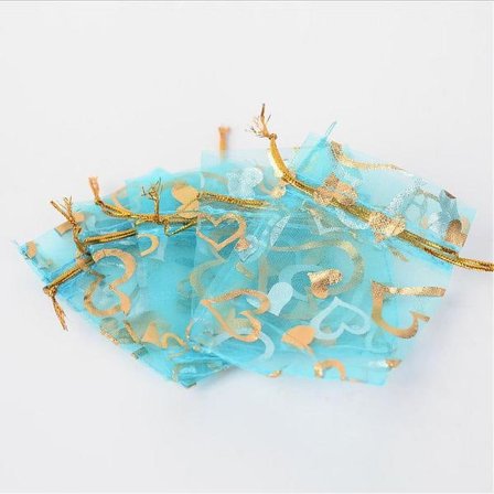 10 st. Handsydda Ljusblå med guldhjärter Organza påsar c.a 7x9 cm.