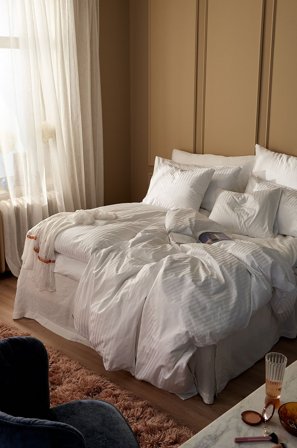 Staycation - Påslakanset Magical i satin 2 eller 3 delar - Vit - Påslakanset - 150X210 - Från Homeroom