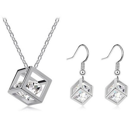 Smukt sæt matchende øreringe og halskæde - terninger