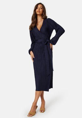 BUBBLEROOM Pleated Wrap Midi Dress Klær
