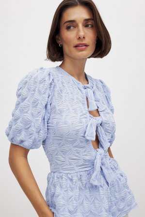 NA-KD Puff Sleeve Tie Top - Toppe med puff ærmer - Blå - XS