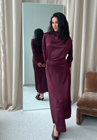 Bubbleroom Occasion-Satin Cowl Neck Midi Dress-M