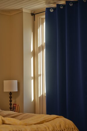 Jotex - Blendingsgardin Med Maljer - 1 Lengde Mørk blå - KYLIE - Kjøp Mørkleggingsgardiner hos Jotex