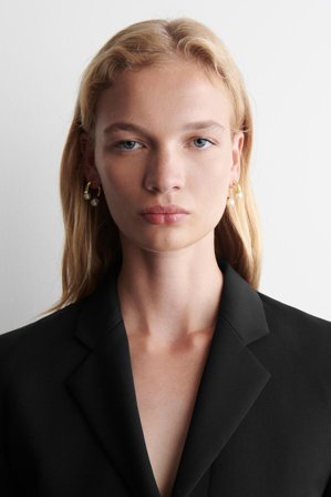 COS Women's Arched Freshwater Pearl Earrings in Gold