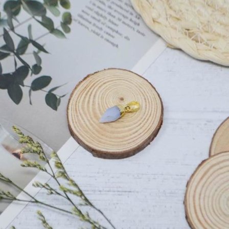 Litet hackspetthänge - Guldpläterat - Naturstenar - Blå ådragat Multi