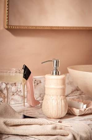 Staycation - Sæbedispenser Chained - Rosa - Badeværelsestilbehør - Fra Homeroom