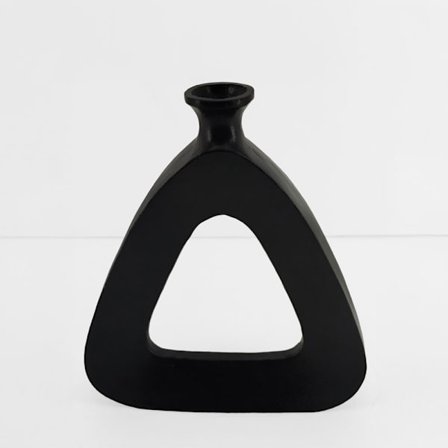 Sort aluminium trekantet vase, 27x5x32 cm