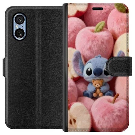 Kompatibelt Lommeboketui til Sony Xperia 5 V Stitch blant rosa fluffy epler med teddy og søt kawaii-estetikk