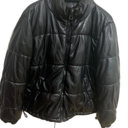 Svart puffer jacka i storlek 42