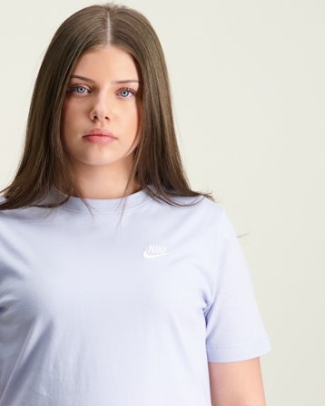 Nike K Nsw Tee Emb Futura Lbr Svart T-shirts Tjej - Kids Brand Store
