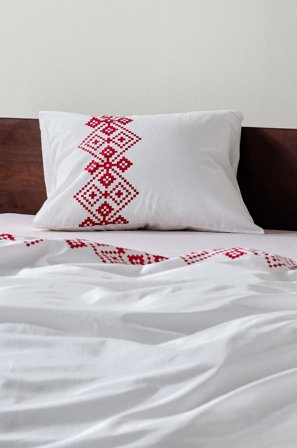 Jotex - Putevar Hvit/rød - KARIN - Kjøp Putevar hos Jotex