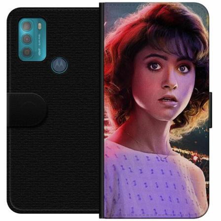 Motorola Moto G50 Plånboksfodral Stranger Things - Nancy Whee