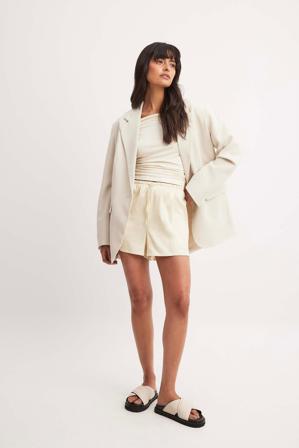 NA-KD Short ample en satin à taille haute - Short taille haute - OffBlanc - EU 34