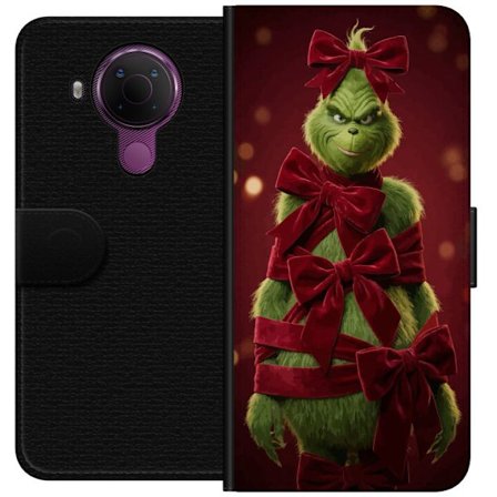 Yhteensopiva Lompakkokotelo Nokia Nokia 5.4 Grinchi-hahmo koristeltu punaisilla samettinauhoilla juhlavassa studiossa, leikkisällä ja humoristisella