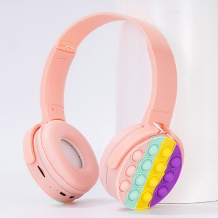 Peliheadset, stereoympäröivä ääni, melunvaimennusmikrofoni ja valot