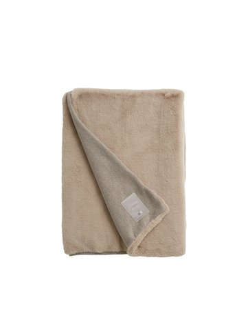 Lexington Hotel blanket in light beige faux fur,