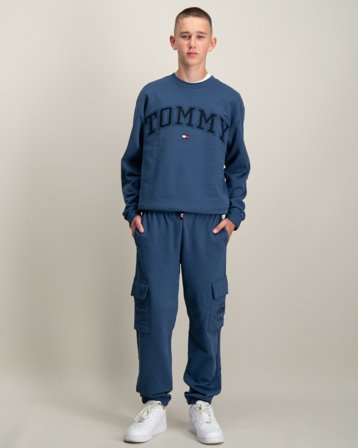 Tommy Hilfiger VARSITY EMBR CARGO SWEATPANTS Blå Bukser Dreng - Kids Brand Store