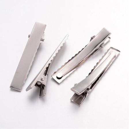 6 kpl Hopeanvärisiä hiusklipsiä 5,6 cm. pitkä ja 8 mm leveä