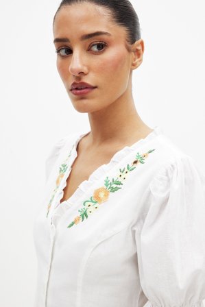 Handpicked x NA-KD Embroidery Detail Buttoned Top - Toppe med puff ærmer - Hvid - EU 38