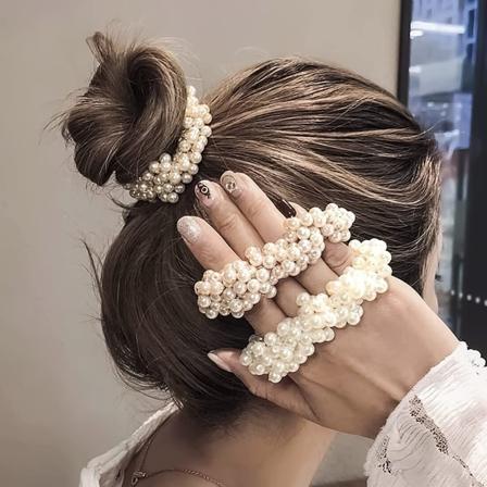 4 kappaletta hiusscrunchieita, 4 väriä eleganttia keinotekohelmihiusscrun