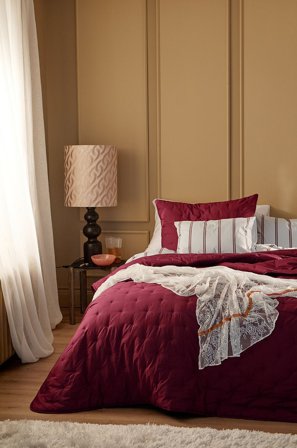 Staycation - Överkast Magnificent - Röd - Överkast - 180X260 - Från Homeroom