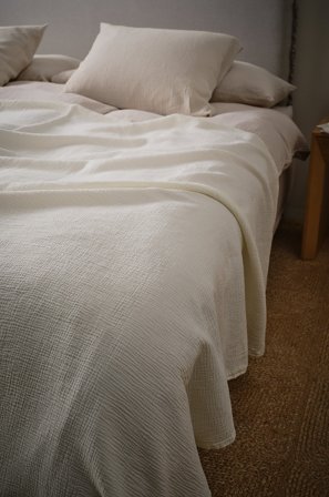 Jotex - Sengeteppe i Musselin Naturhvit - AMILIA - Kjøp Sengetepper hos Jotex