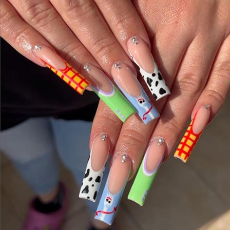 24 st långa kistformade ballerinafalska naglar - Falska akrylnaglar med full täckning Glansiga falska naglar med lim - Söt jordgubbsdesign