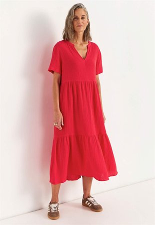 Cellbes of Sweden - Kjole i rynket bomuld i koralrød til damer i størrelse 50/52