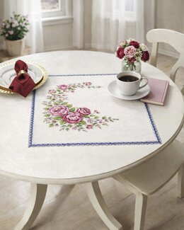 Bestickbare Tischdecke in Aida mit Spitzenkante