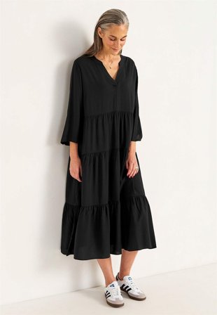 Cellbes of Sweden - Kjole med volanger i svart for damer i størrelse 58/60