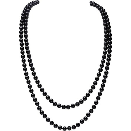 Langt perlekjede i imiterte perler